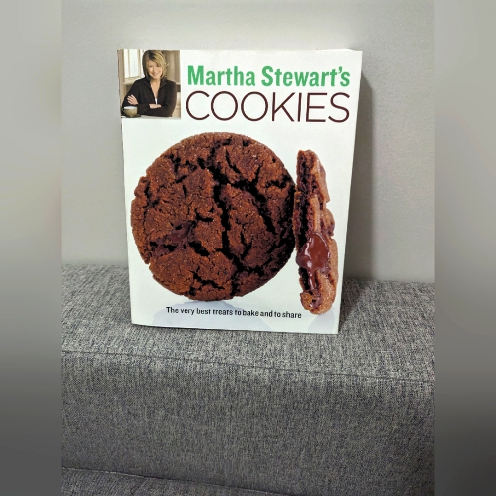 - Martha Stewart's Cookies . Cookbook.